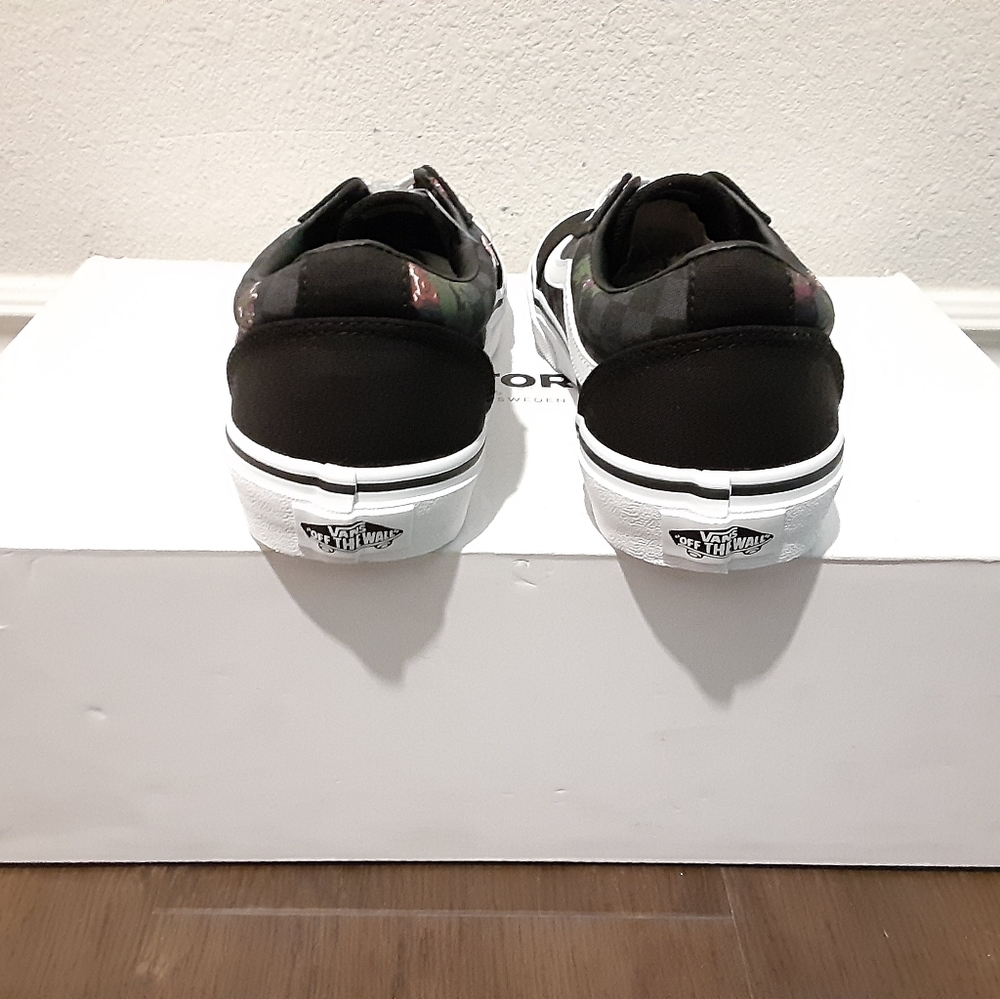 Vans - Picture 4 of 4